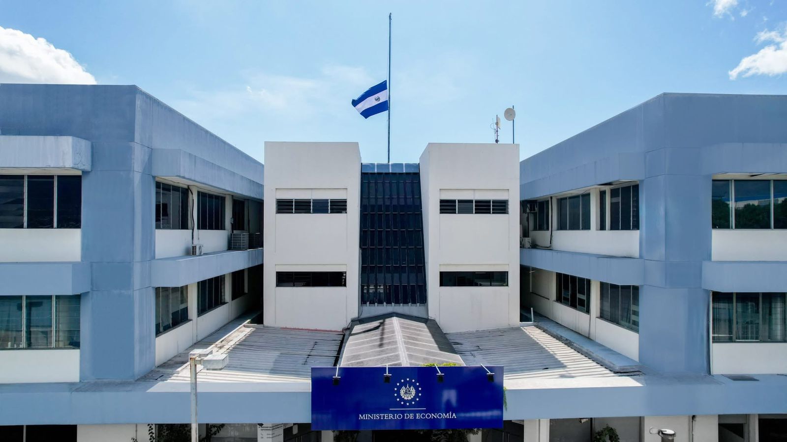 Gobierno plantea nueva ley para incentivar la ampliación de inversiones empresariales en El Salvador